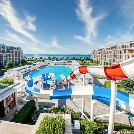 Apartment болгария первая линия 4 звезды со своим аквапарком бассейнами стоянкой Premier