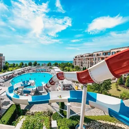болгария первая линия 4 звезды со своим аквапарком бассейнами стоянкой Premier Apartment *